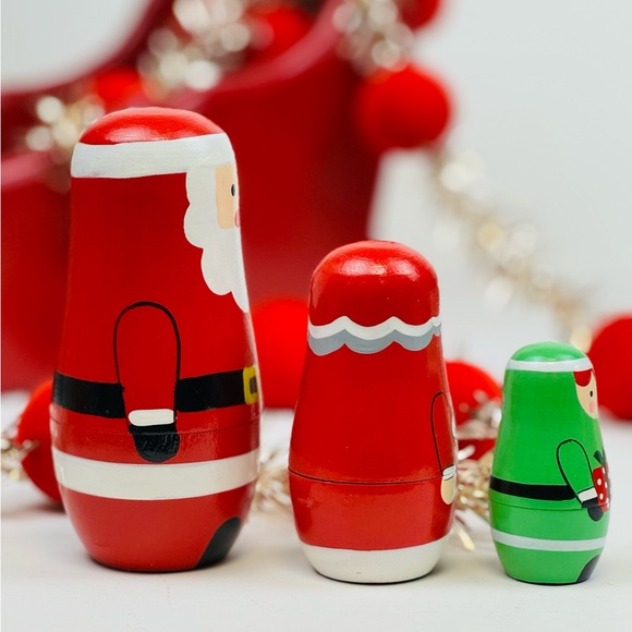 Wood nesting Dolls Hand Painted Santa Claus mrs claus child 3 pc Christmas - Picture 4 of 4